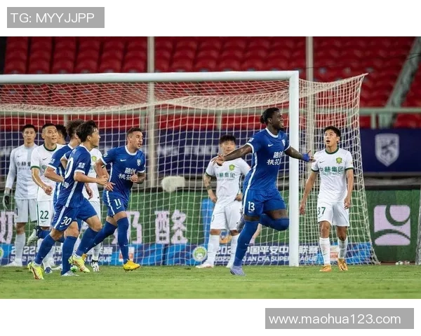 武汉足球队强势领跑锦标赛积分榜100分优势显著